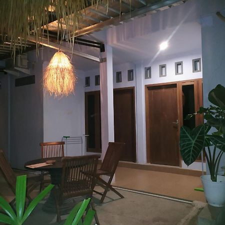 Merendeng Hostel Kuta Kuta  エクステリア 写真