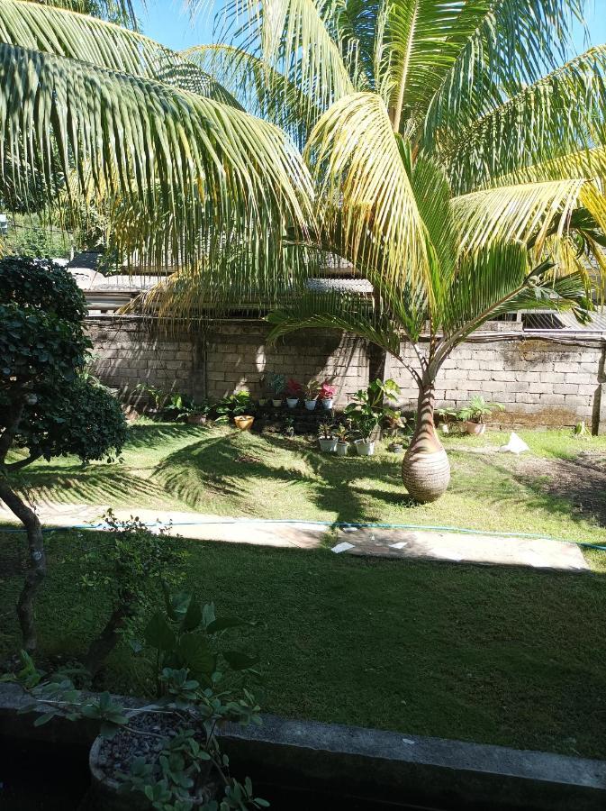 Merendeng Hostel Kuta Kuta  エクステリア 写真