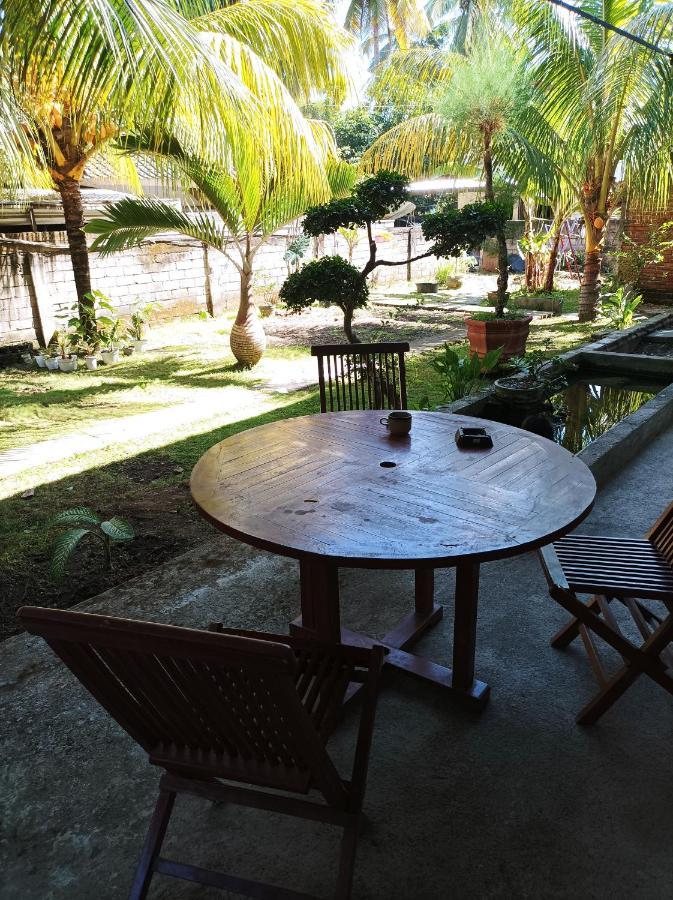 Merendeng Hostel Kuta Kuta  エクステリア 写真
