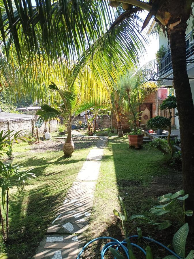 Merendeng Hostel Kuta Kuta  エクステリア 写真