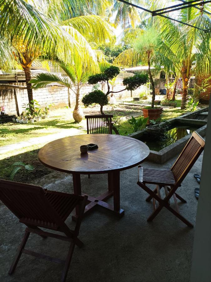 Merendeng Hostel Kuta Kuta  エクステリア 写真