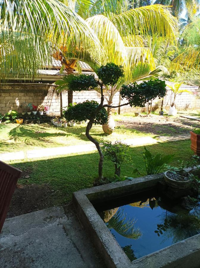 Merendeng Hostel Kuta Kuta  エクステリア 写真